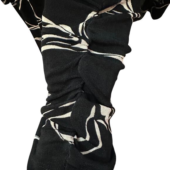 Chico's Travelers Black Beige Abstract Floral Tunic Top Size 3 - Picture 7 of 7